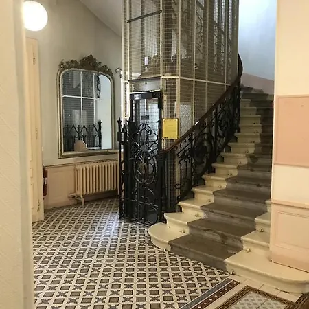 Ancien Palace Beau Site Calme Etage Apartmán